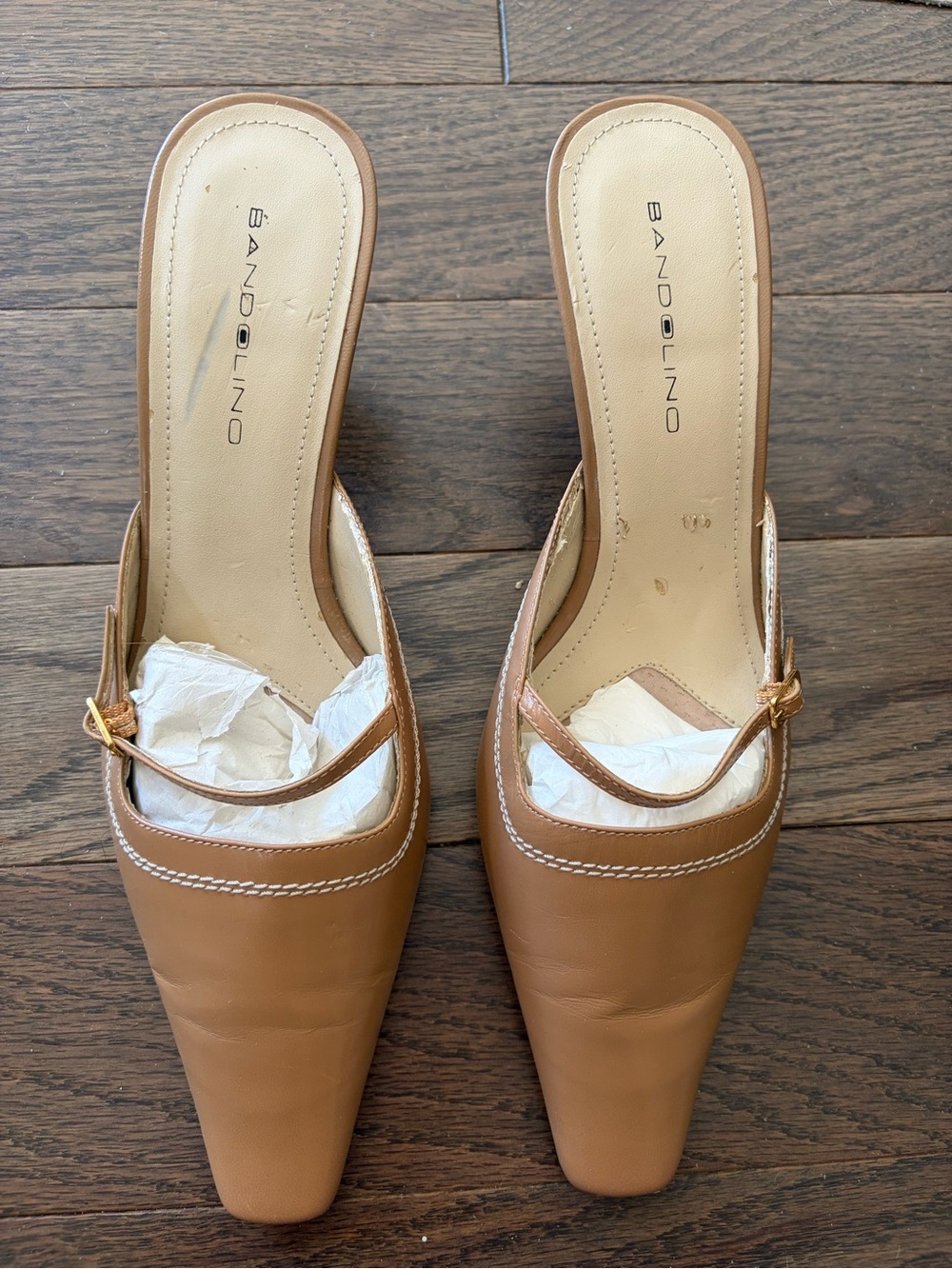 Bandolino Tan Leather Square-Toe Mule Clogs